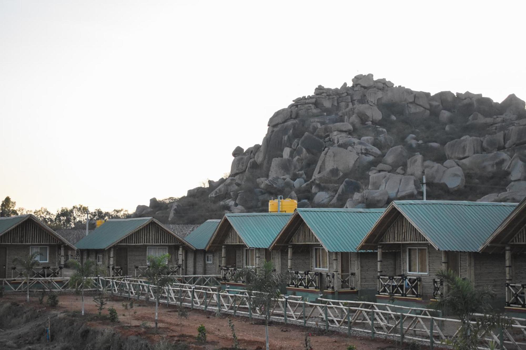 Mowgli'S Cafe Hampi & Guest House المظهر الخارجي الصورة