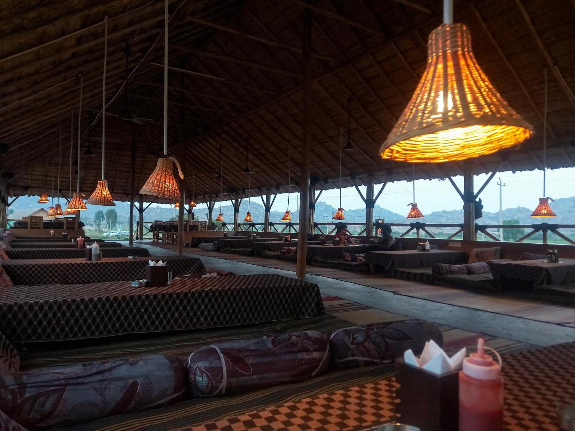 Mowgli'S Cafe Hampi & Guest House المظهر الخارجي الصورة