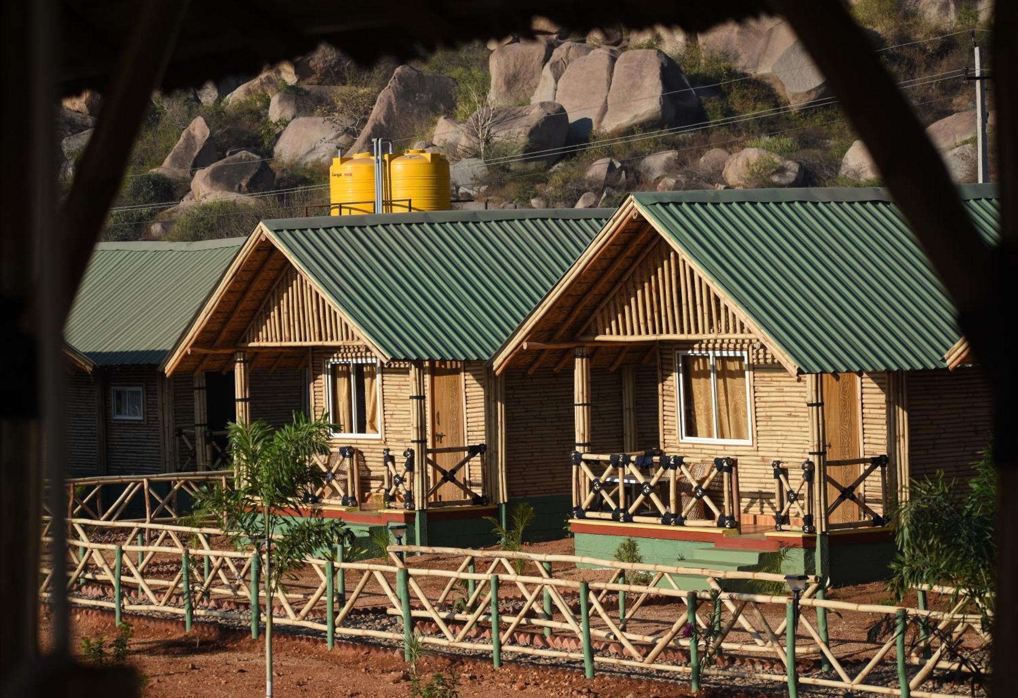 Mowgli'S Cafe Hampi & Guest House المظهر الخارجي الصورة
