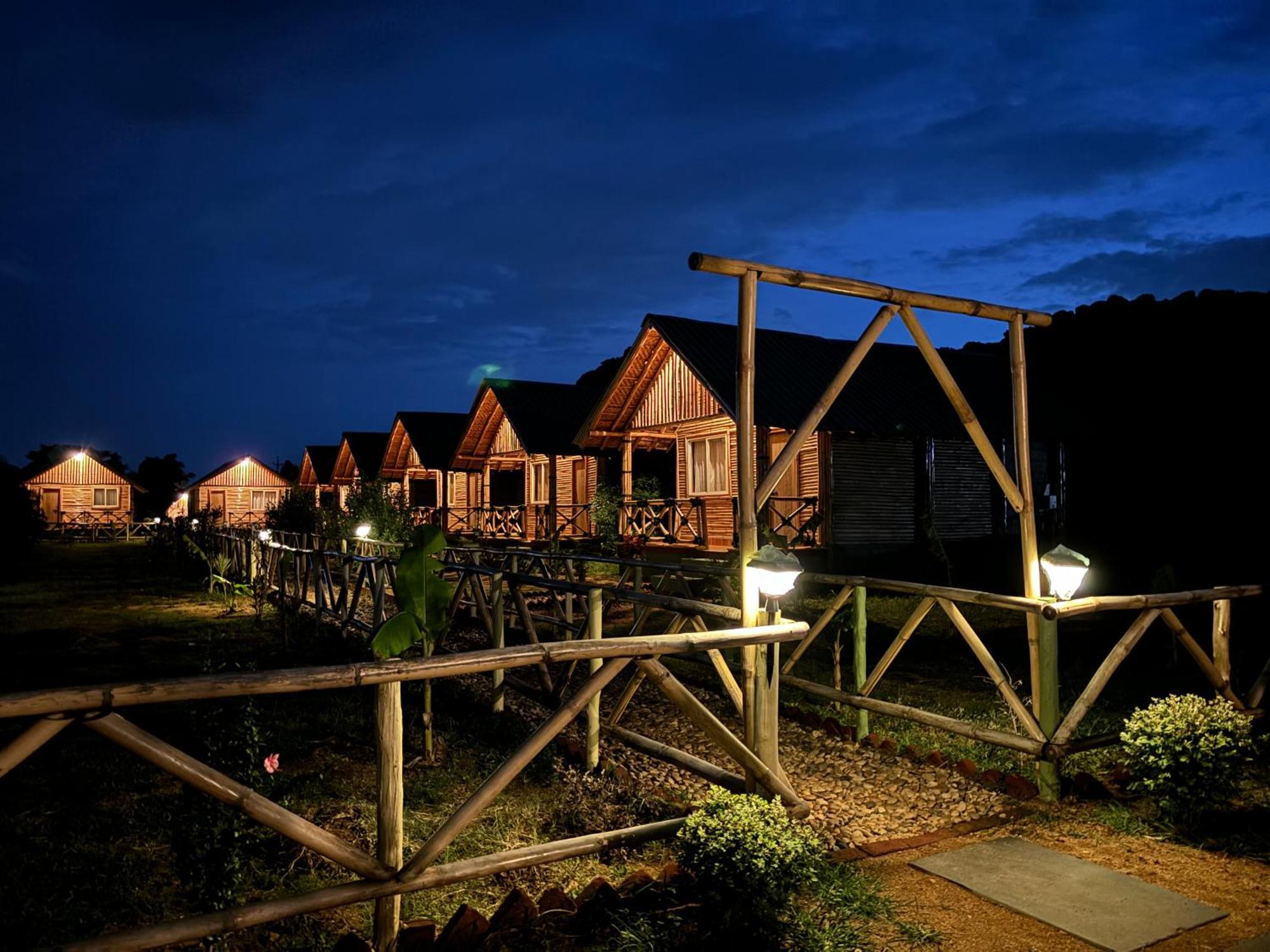 Mowgli'S Cafe Hampi & Guest House المظهر الخارجي الصورة