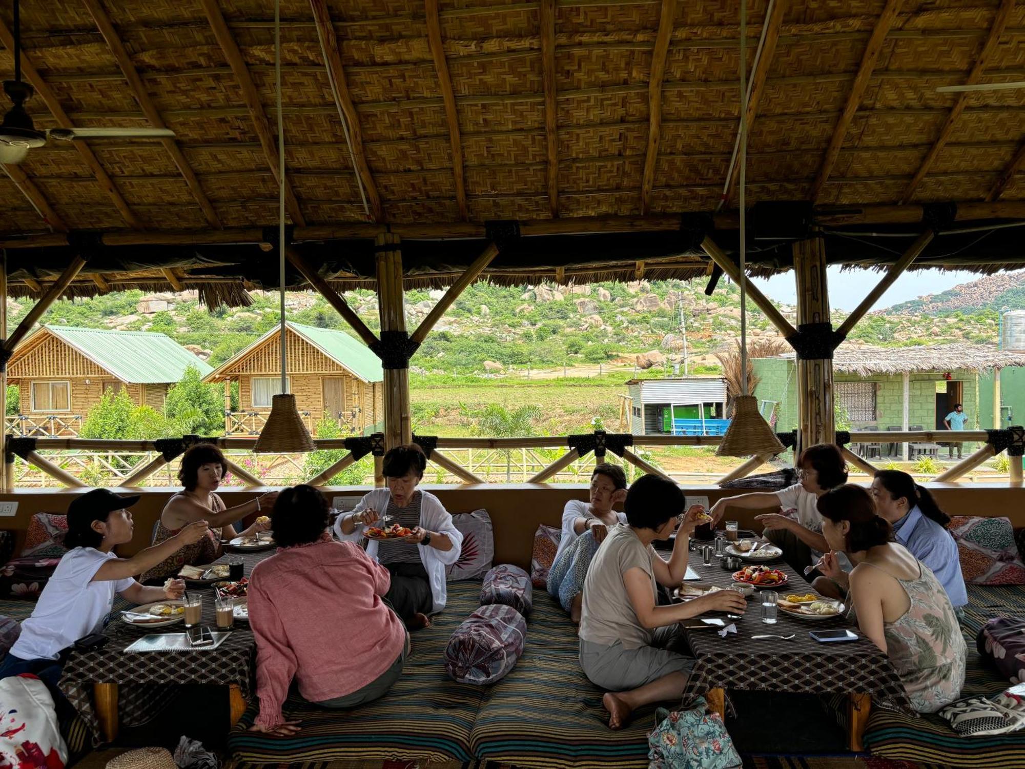 Mowgli'S Cafe Hampi & Guest House المظهر الخارجي الصورة