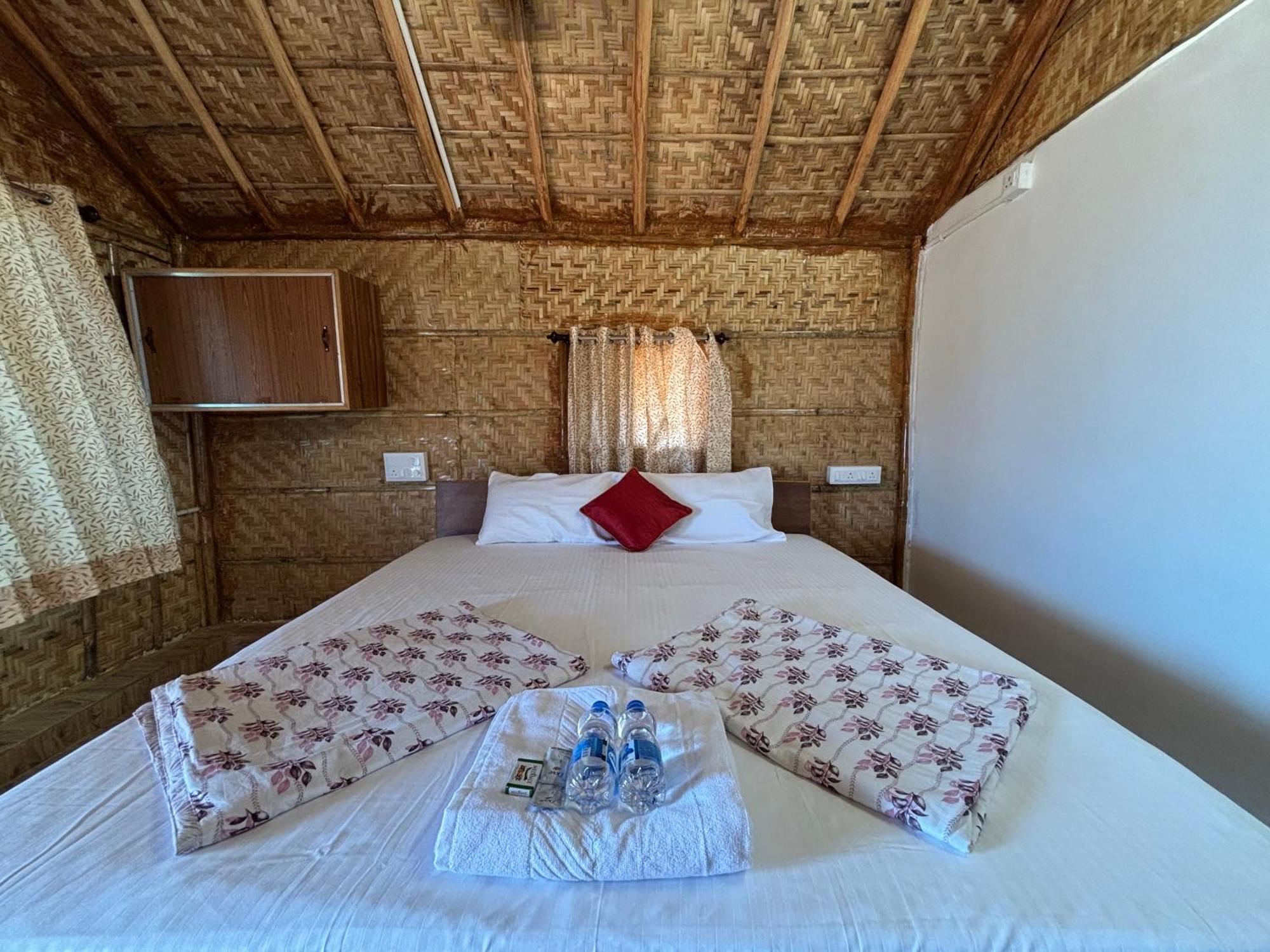 Mowgli'S Cafe Hampi & Guest House المظهر الخارجي الصورة