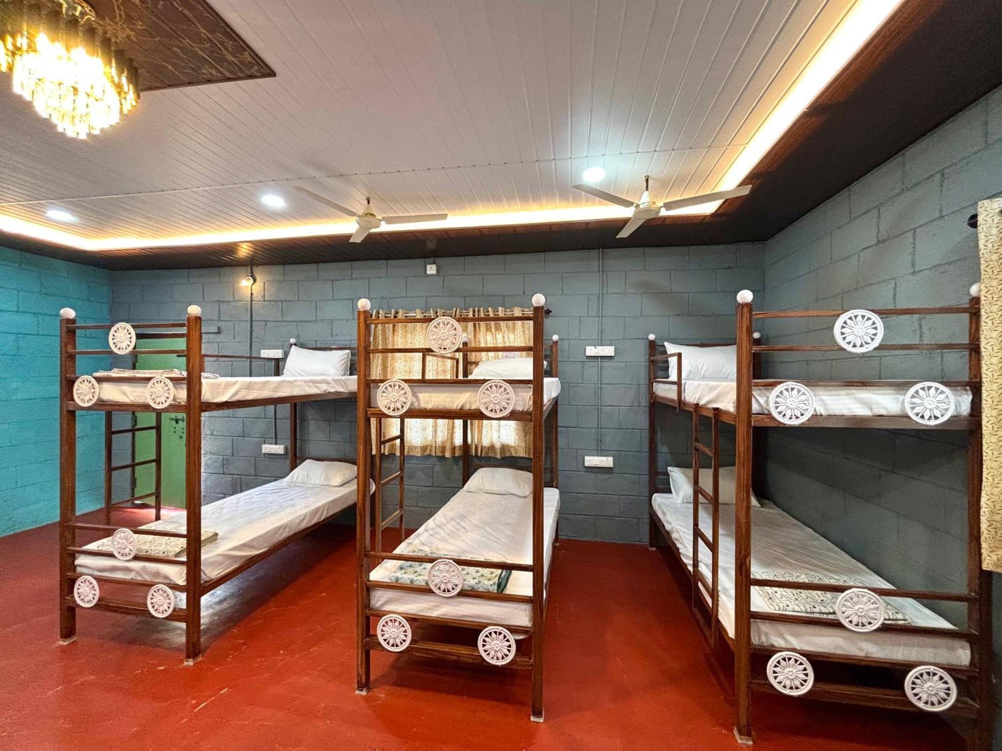 Mowgli'S Cafe Hampi & Guest House المظهر الخارجي الصورة