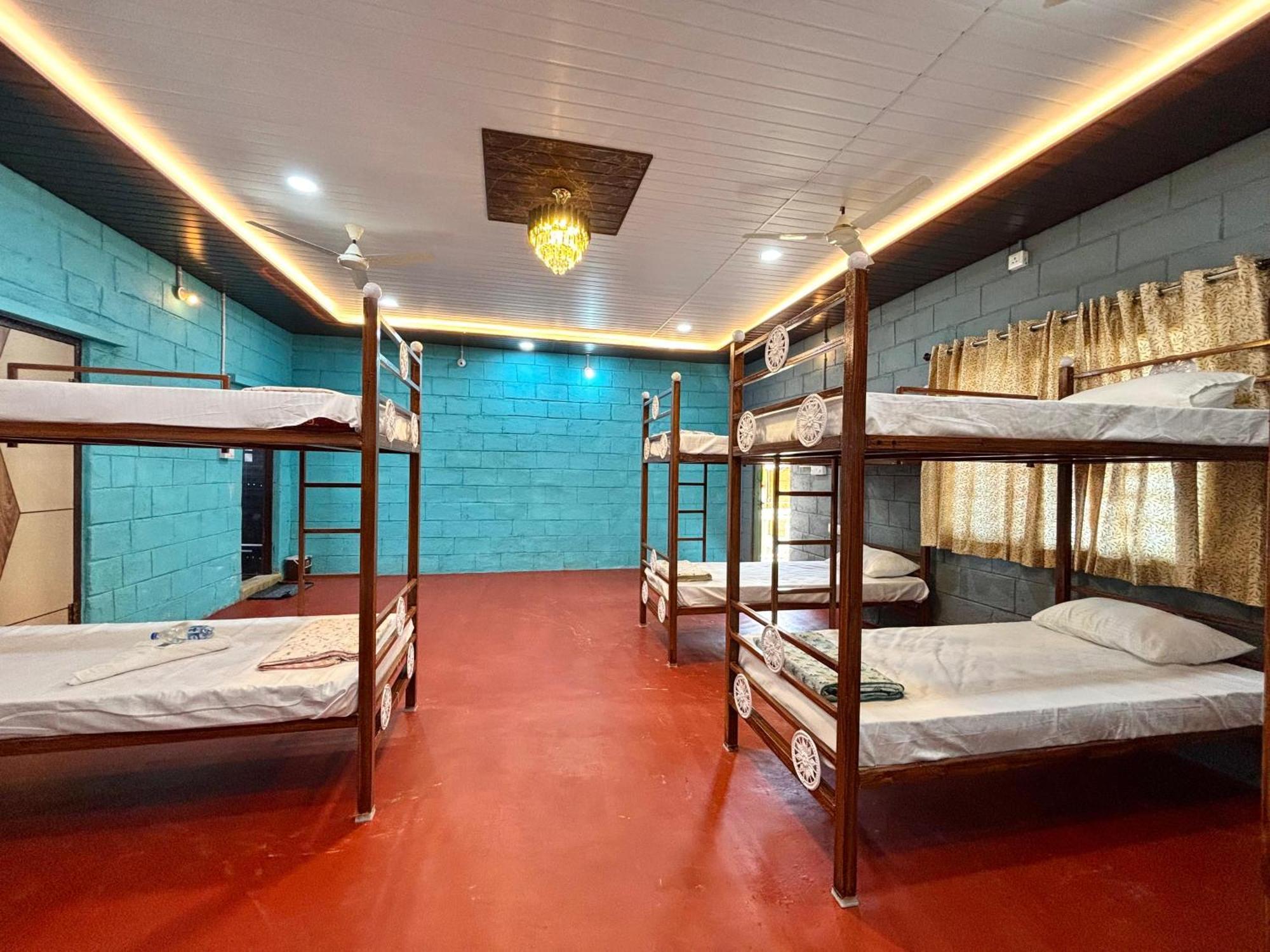 Mowgli'S Cafe Hampi & Guest House المظهر الخارجي الصورة