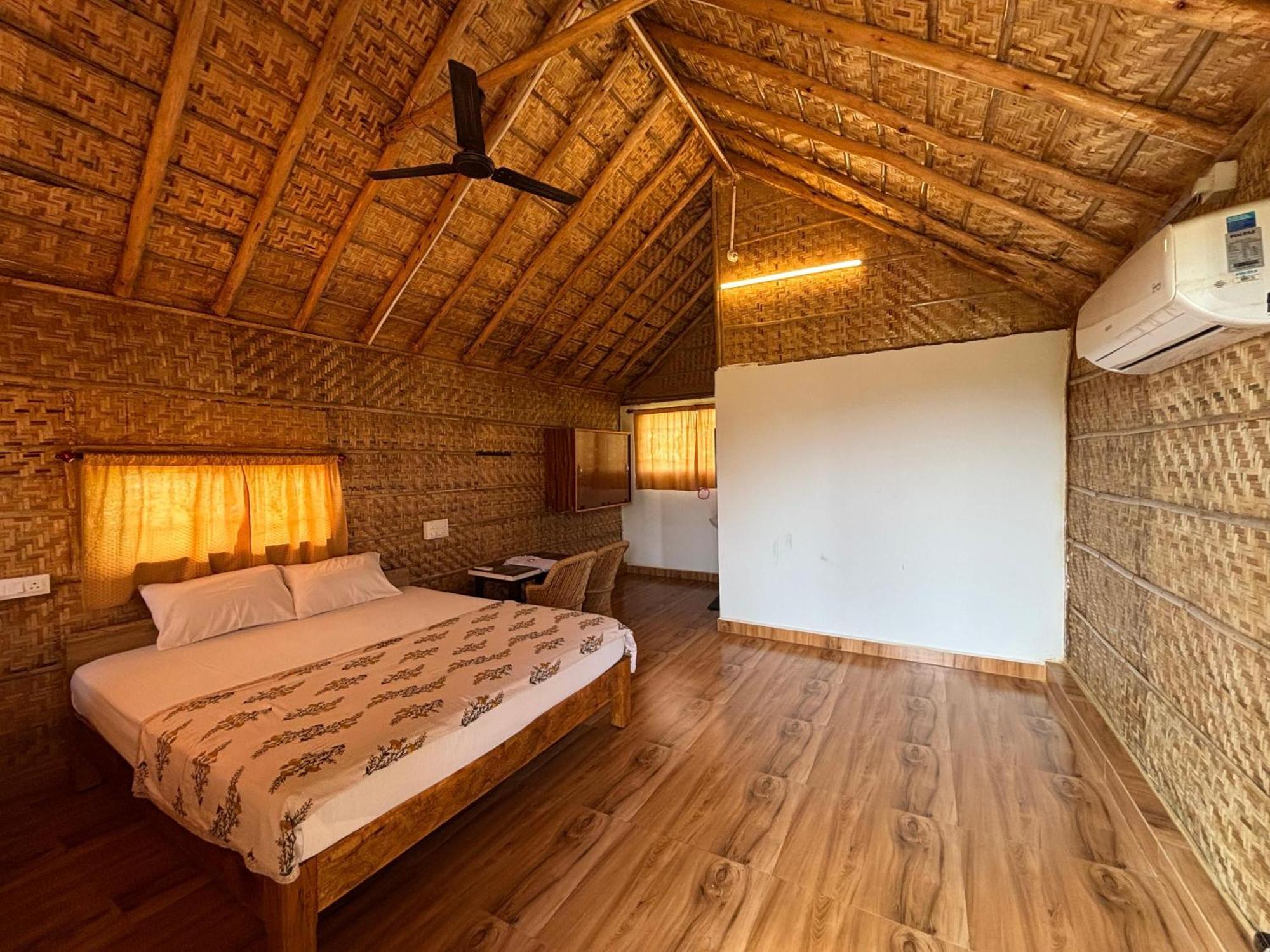 Mowgli'S Cafe Hampi & Guest House المظهر الخارجي الصورة
