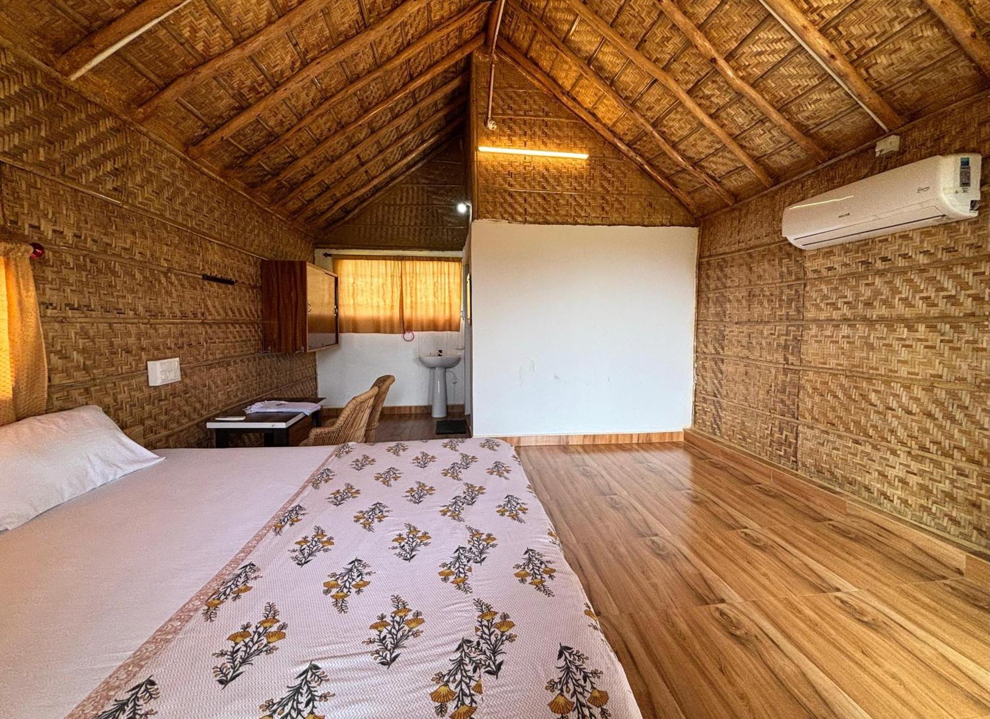 Mowgli'S Cafe Hampi & Guest House المظهر الخارجي الصورة