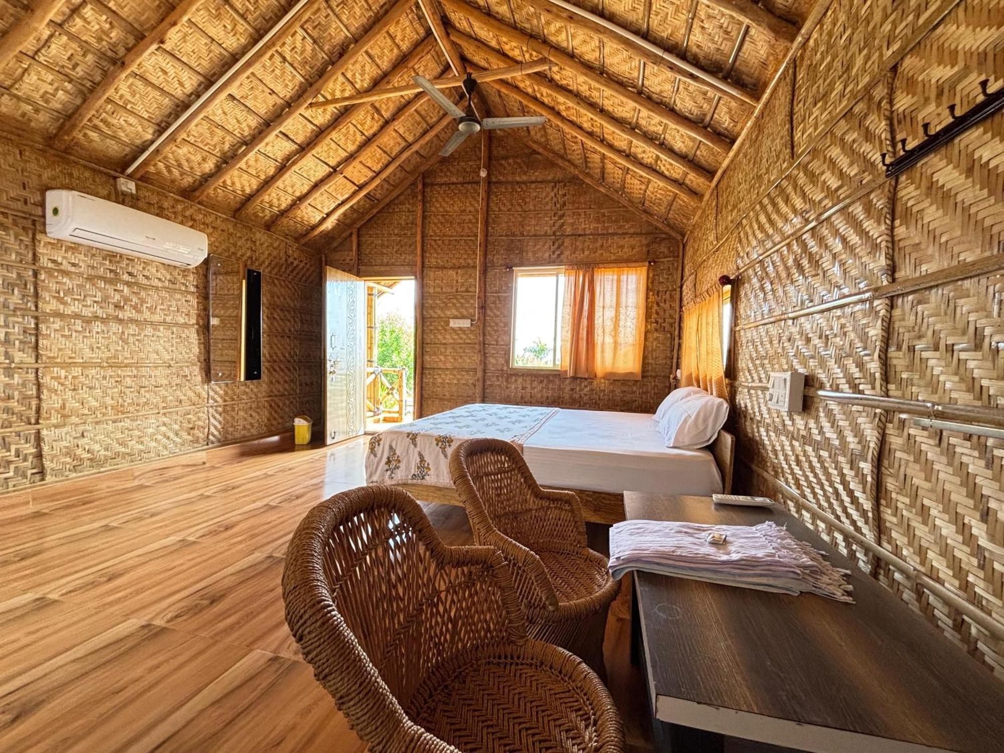 Mowgli'S Cafe Hampi & Guest House المظهر الخارجي الصورة